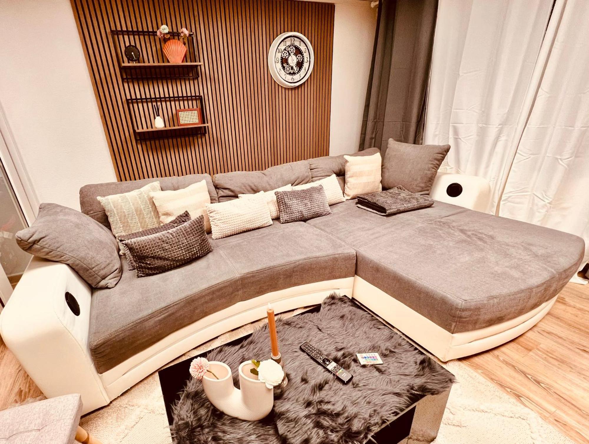 Cologne Luxe Living: Opulent Elegance Unleashed Lejlighed Eksteriør billede
