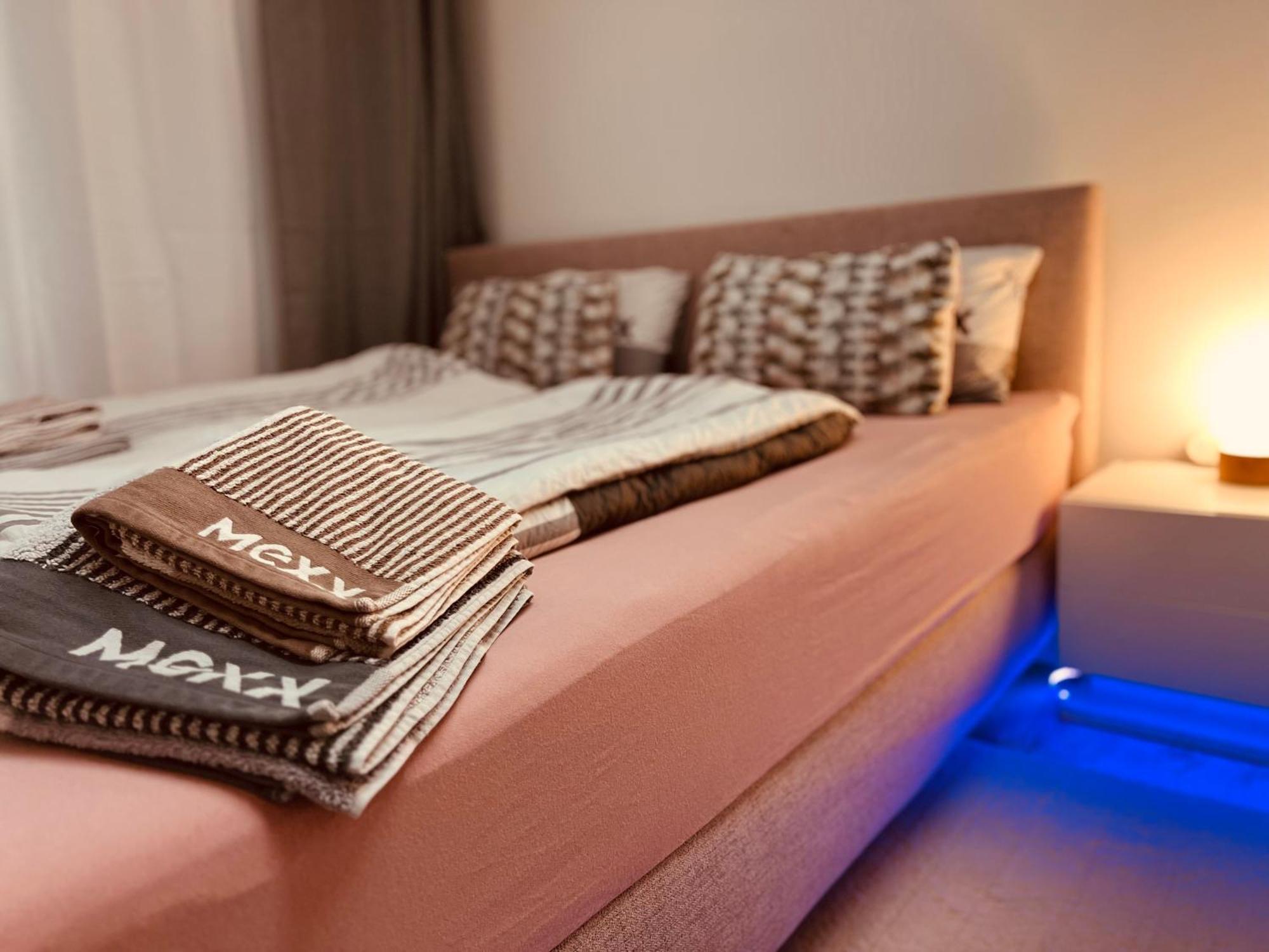 Cologne Luxe Living: Opulent Elegance Unleashed Lejlighed Eksteriør billede